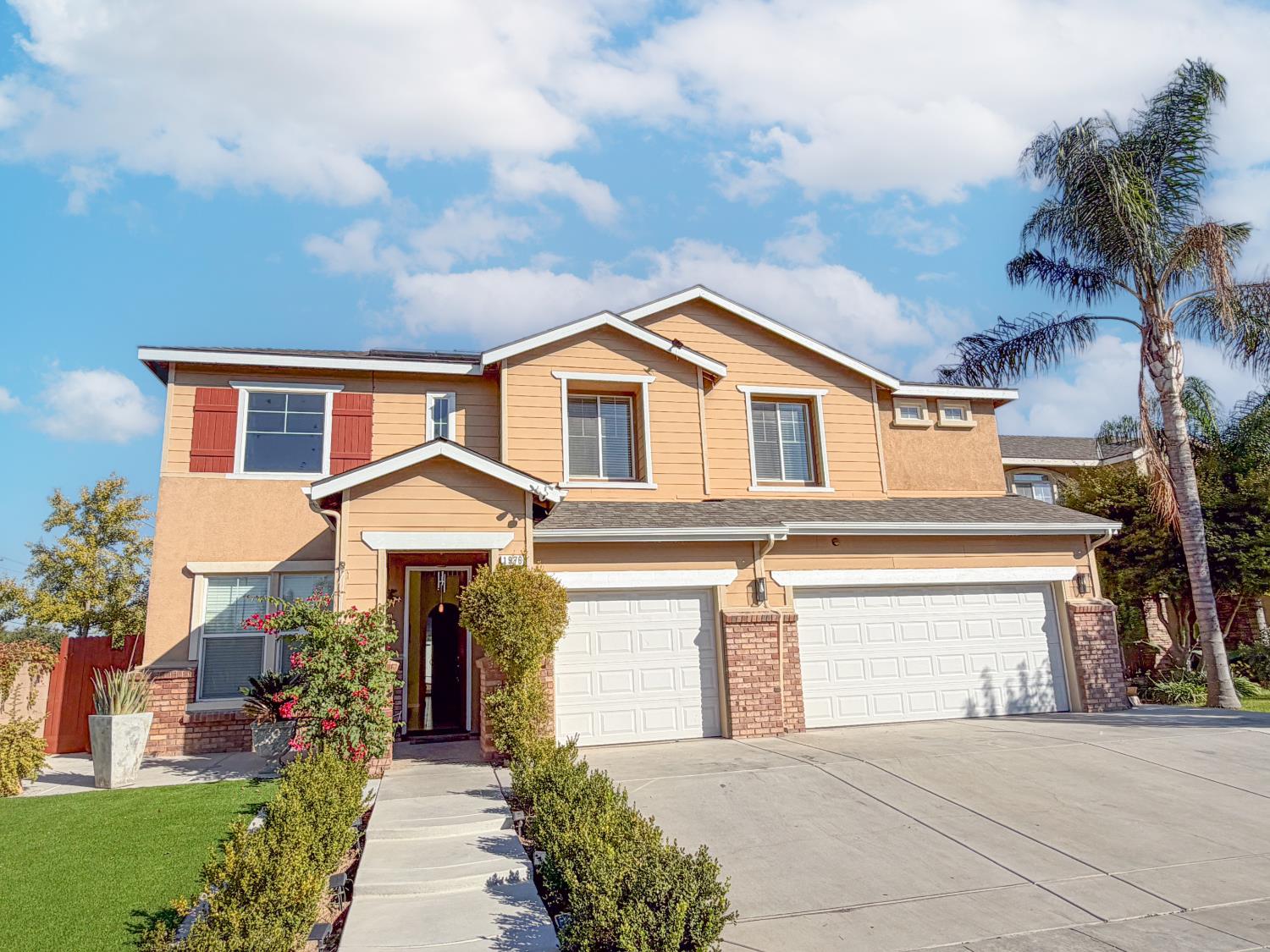 1976 N Belvedere Ave, Fresno, CA 93722