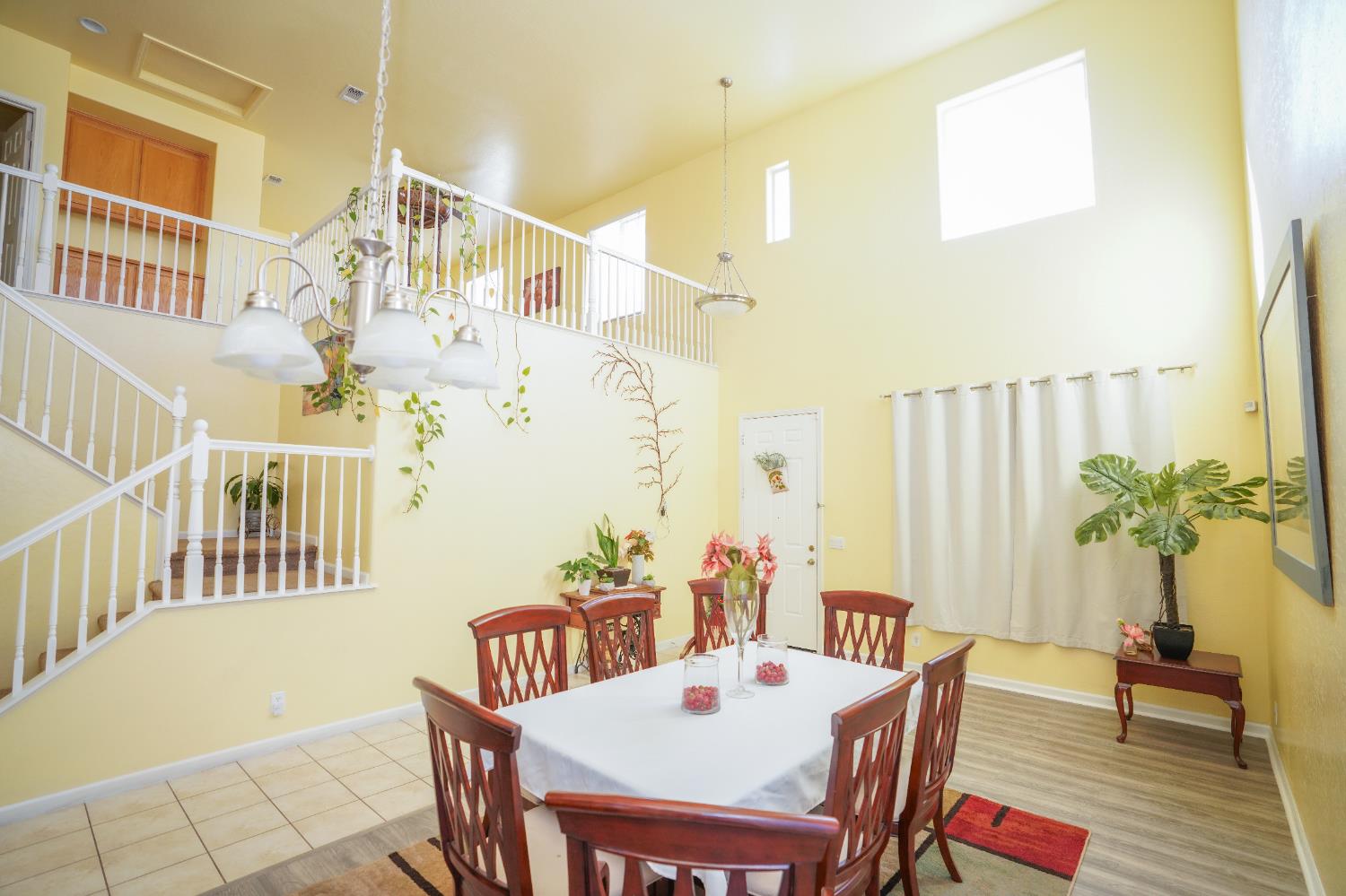 1976 N Belvedere Ave, Fresno, CA 93722