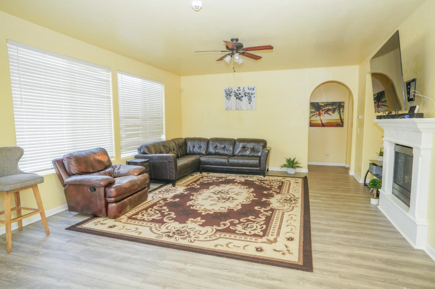 1976 N Belvedere Ave, Fresno, CA 93722