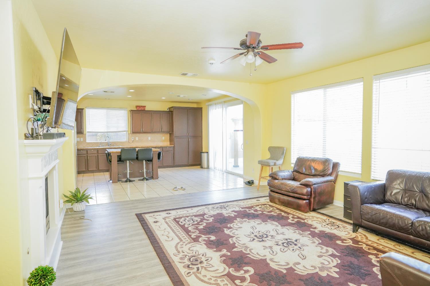 1976 N Belvedere Ave, Fresno, CA 93722