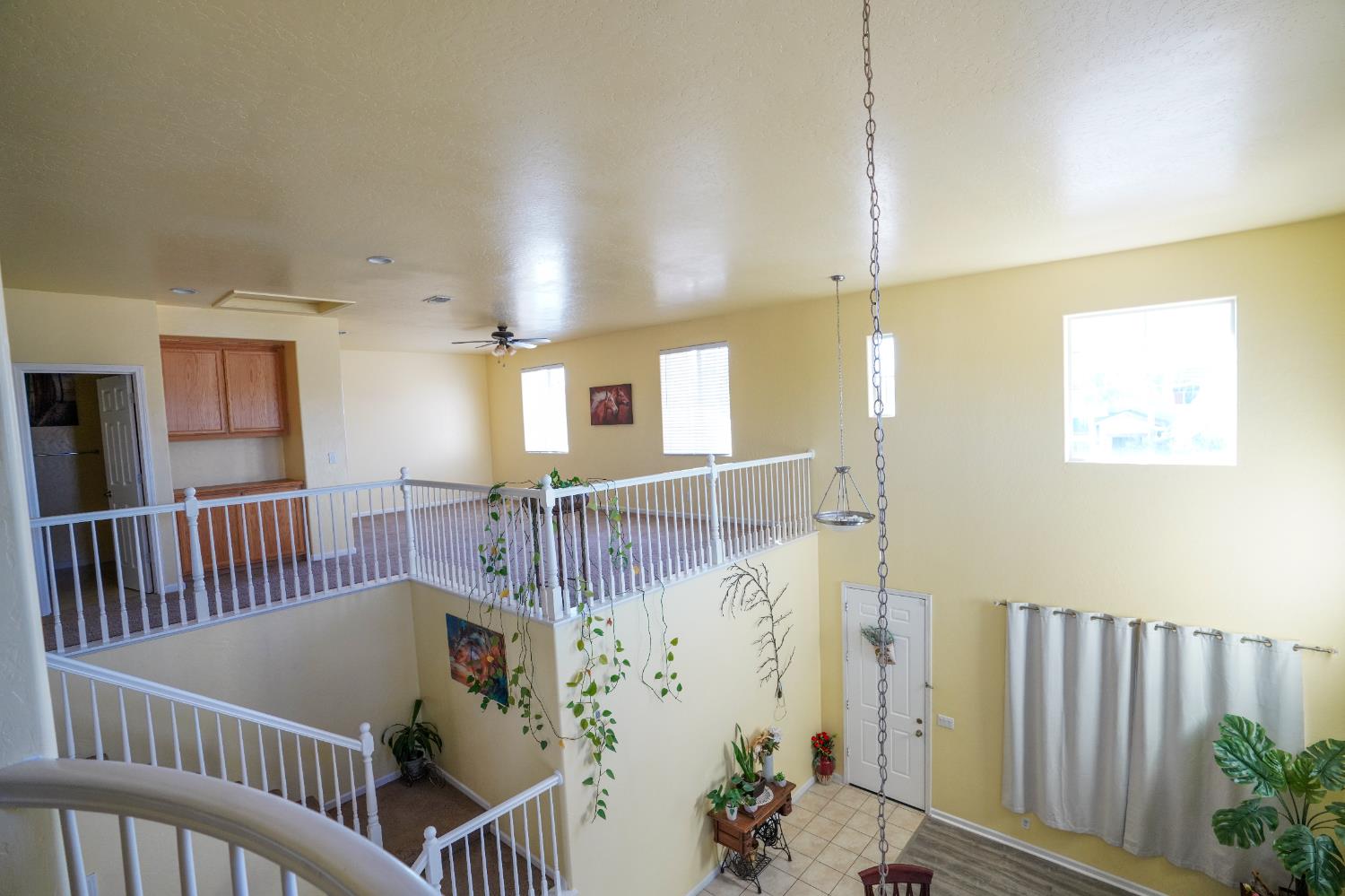 1976 N Belvedere Ave, Fresno, CA 93722