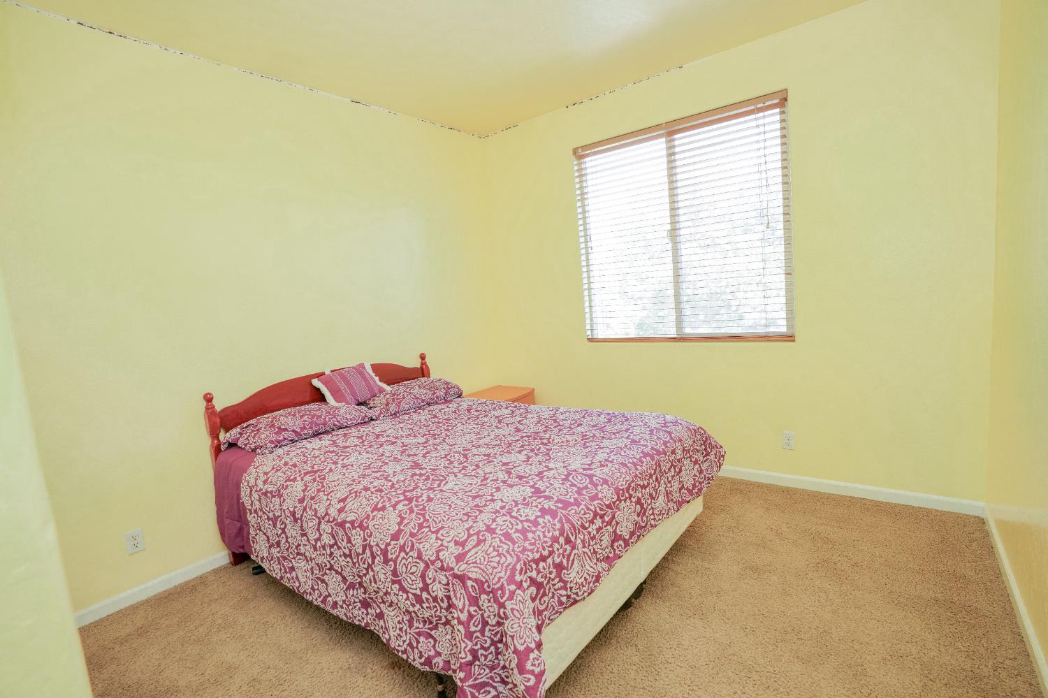 1976 N Belvedere Ave, Fresno, CA 93722