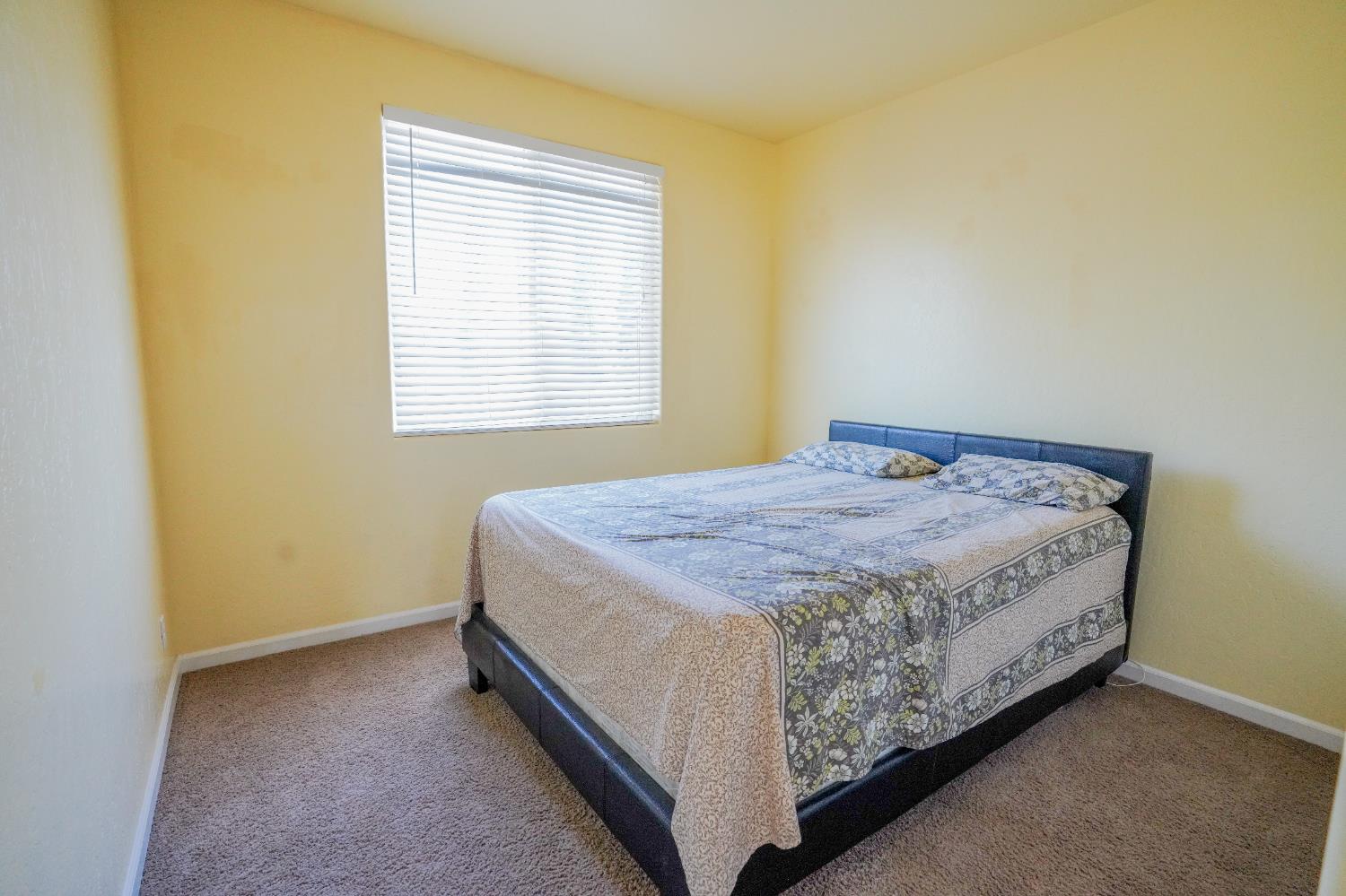 1976 N Belvedere Ave, Fresno, CA 93722