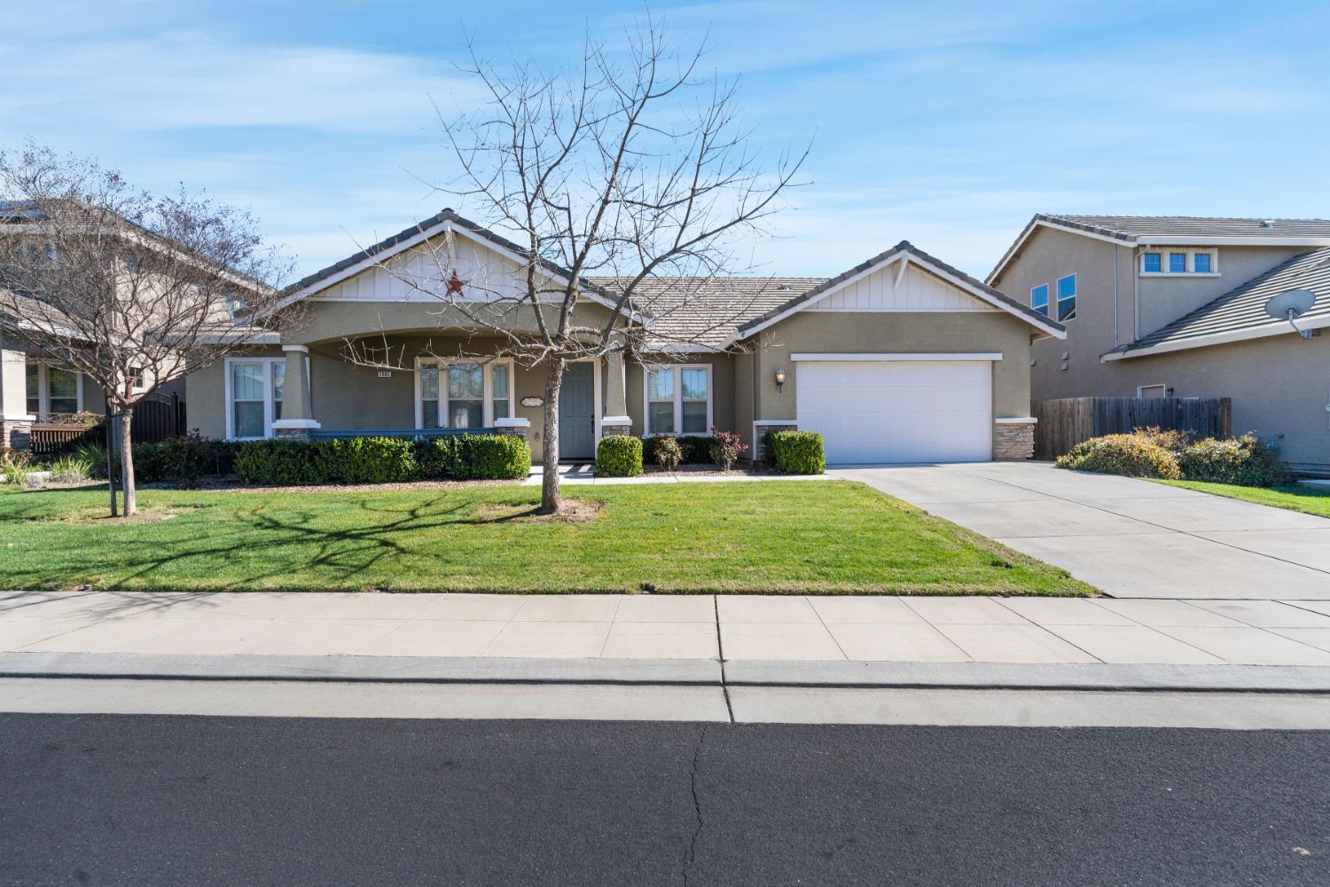 2885 Blackwood Ave, Clovis, CA 93619