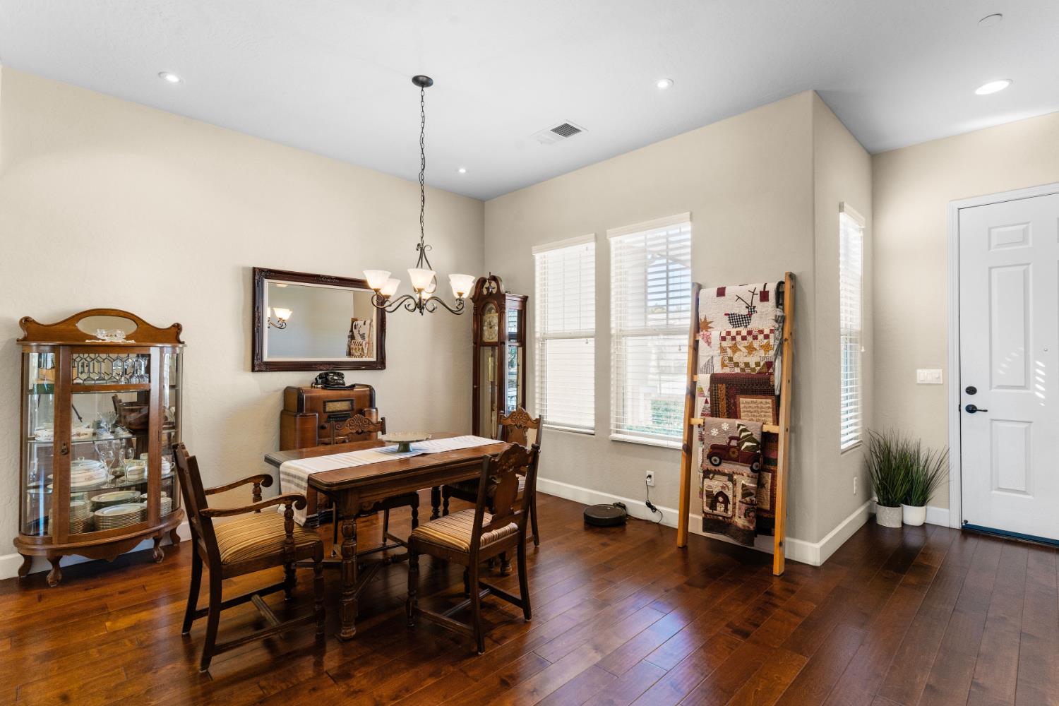 2885 Blackwood Ave, Clovis, CA 93619