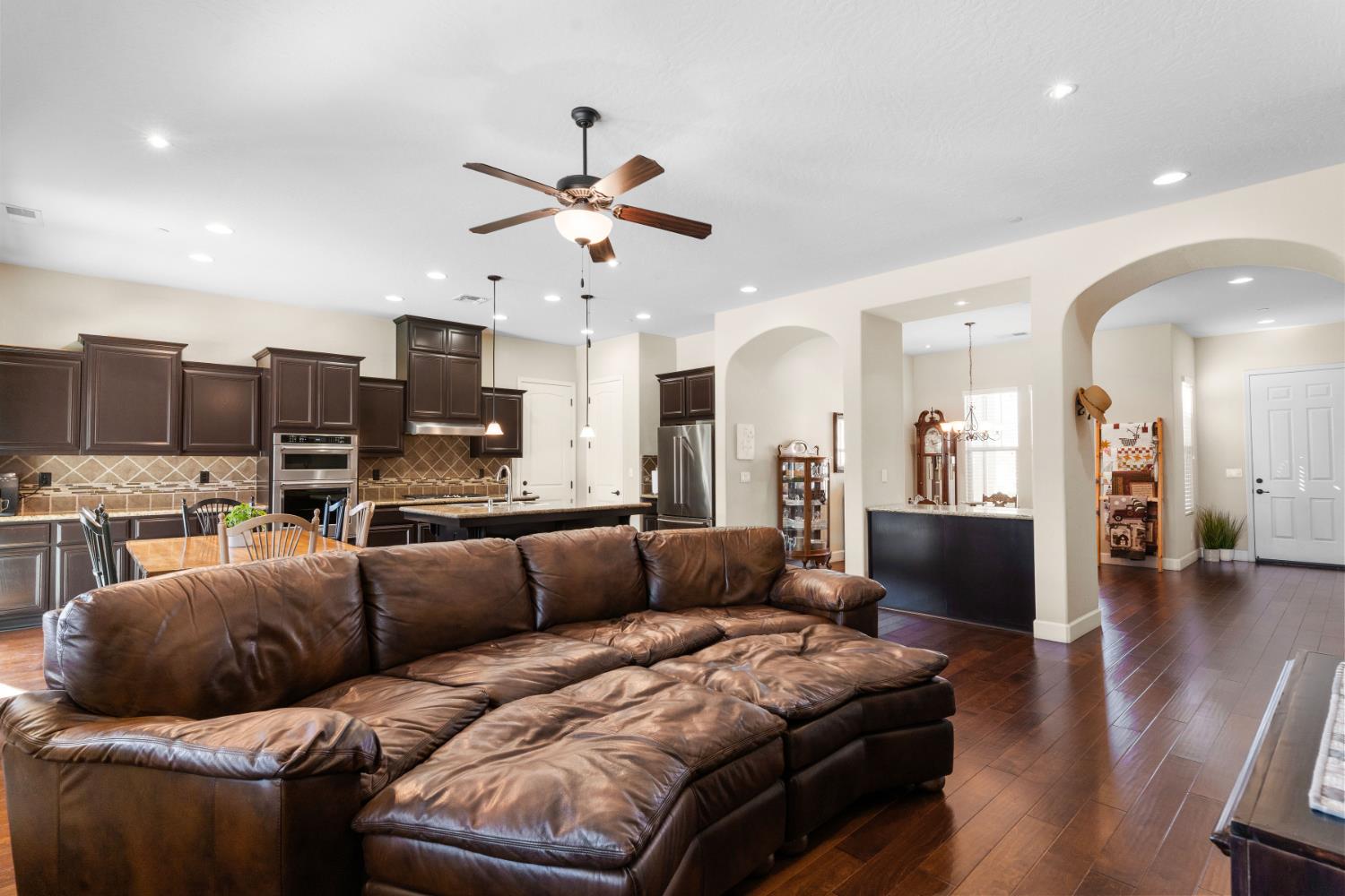 2885 Blackwood Ave, Clovis, CA 93619