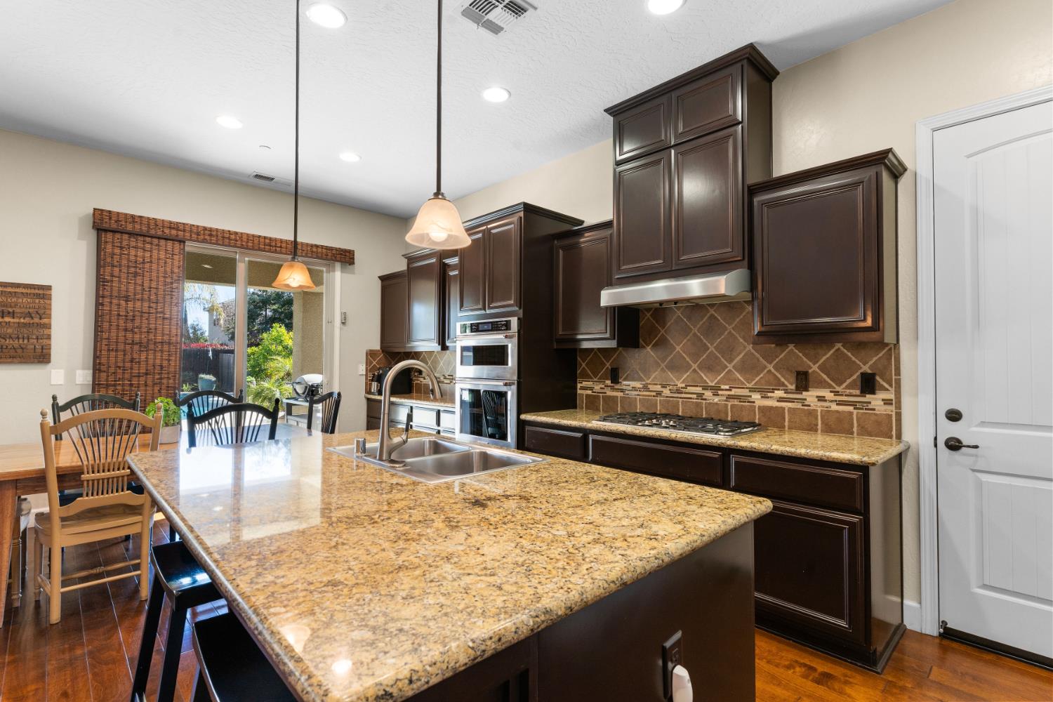 2885 Blackwood Ave, Clovis, CA 93619