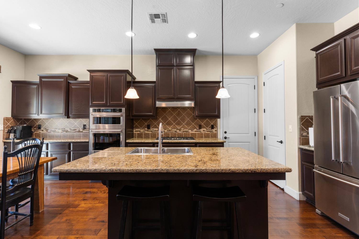 2885 Blackwood Ave, Clovis, CA 93619