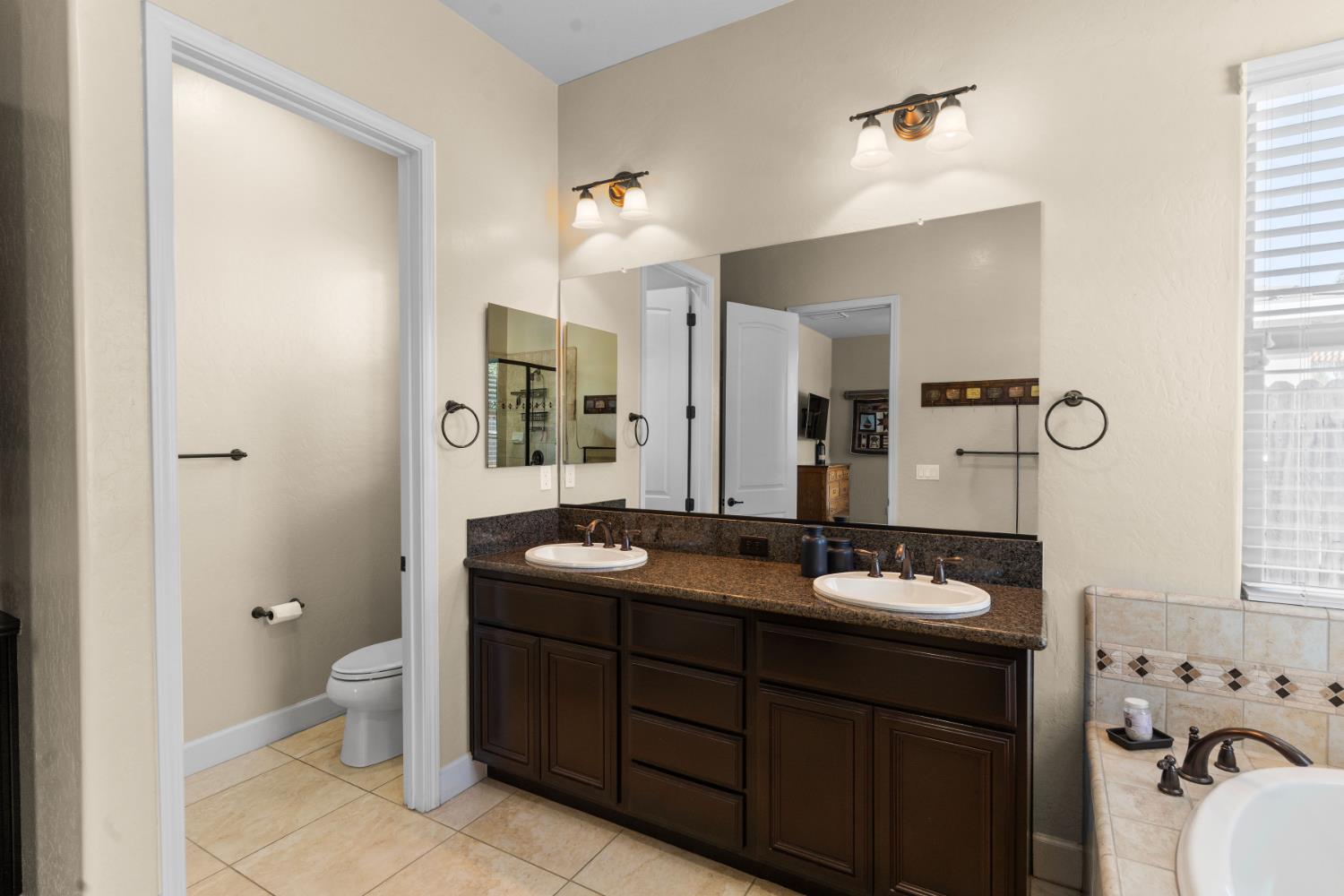 2885 Blackwood Ave, Clovis, CA 93619