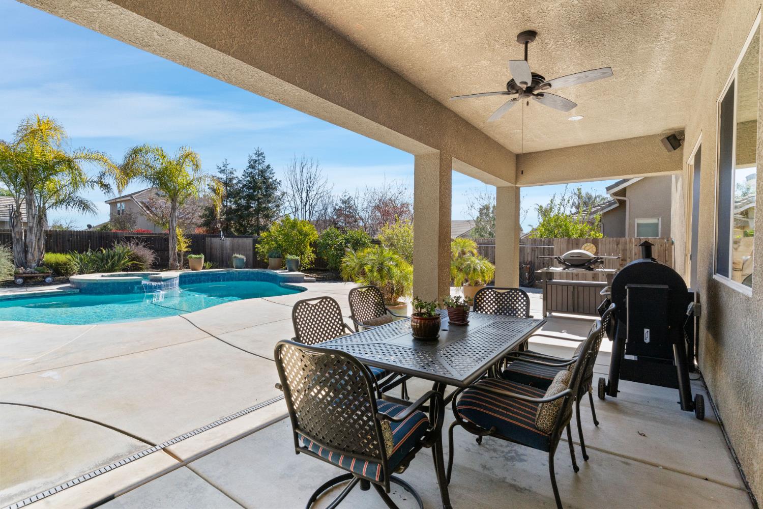 2885 Blackwood Ave, Clovis, CA 93619