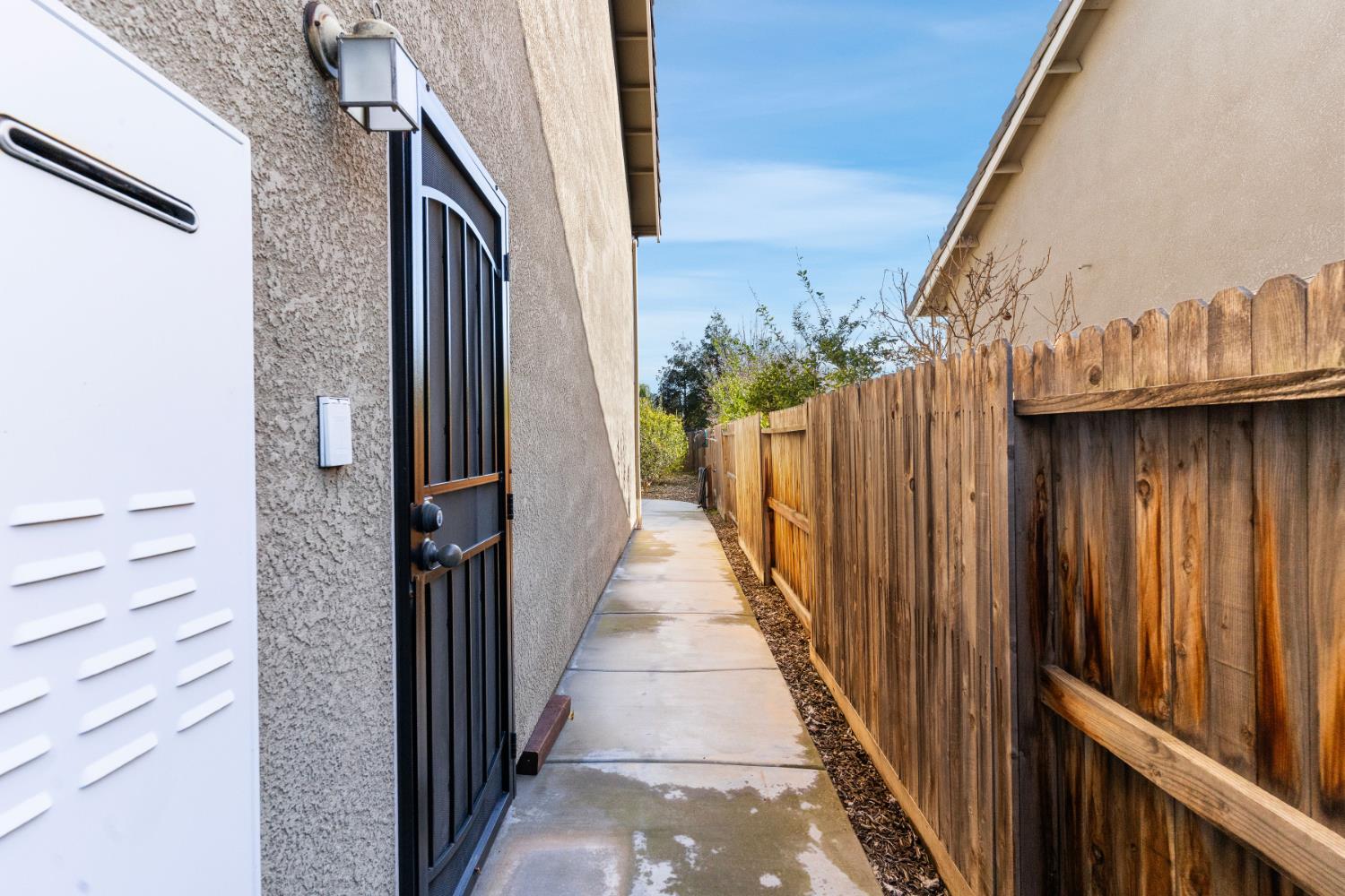 2885 Blackwood Ave, Clovis, CA 93619