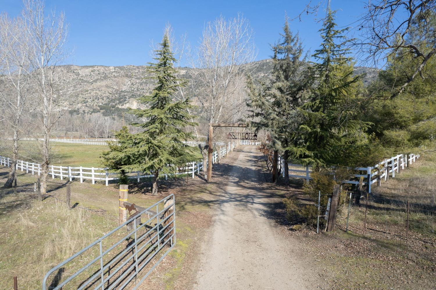 36039 Cranmore Ln, Auberry, CA 93602