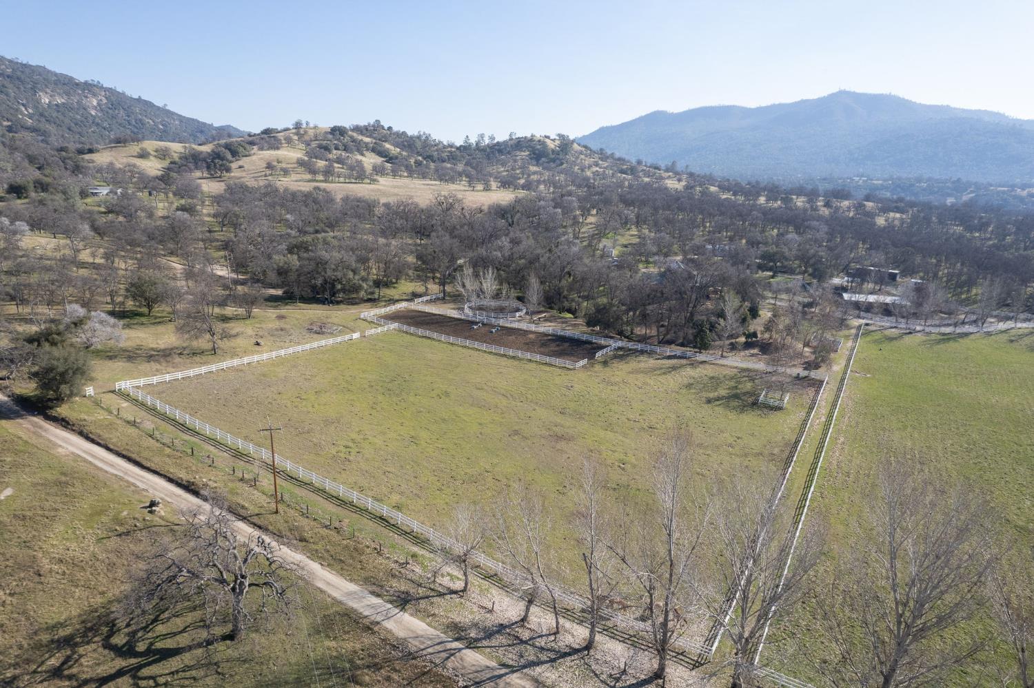 36039 Cranmore Ln, Auberry, CA 93602