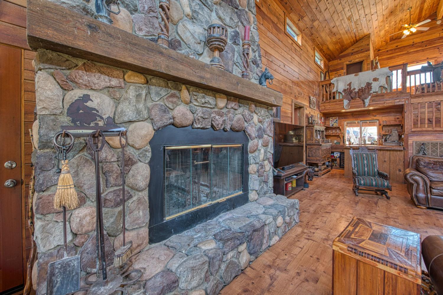 36039 Cranmore Ln, Auberry, CA 93602