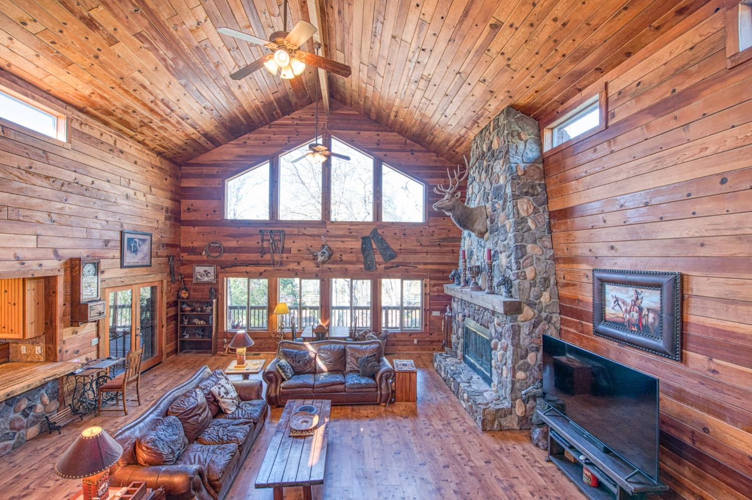 36039 Cranmore Ln, Auberry, CA 93602