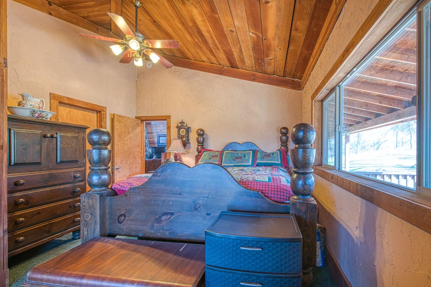 36039 Cranmore Ln, Auberry, CA 93602