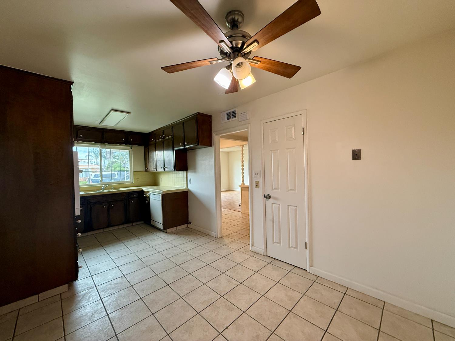 4382 N Crystal Ave, Fresno, CA 93705