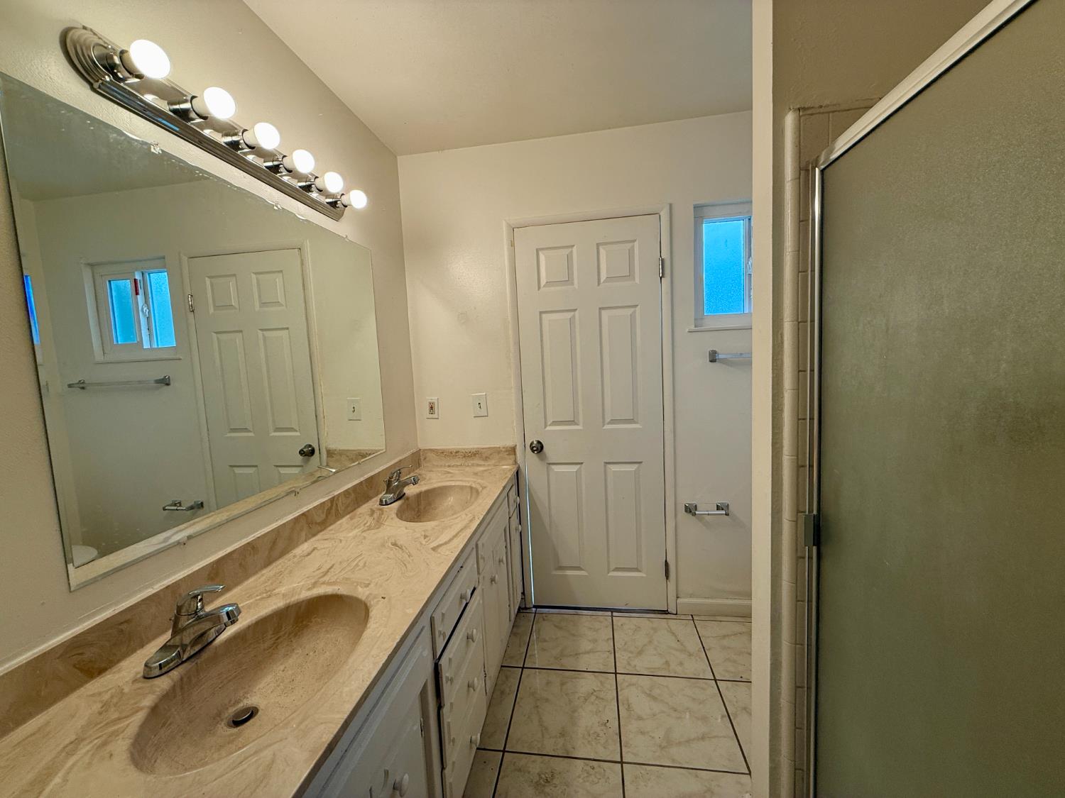 4382 N Crystal Ave, Fresno, CA 93705