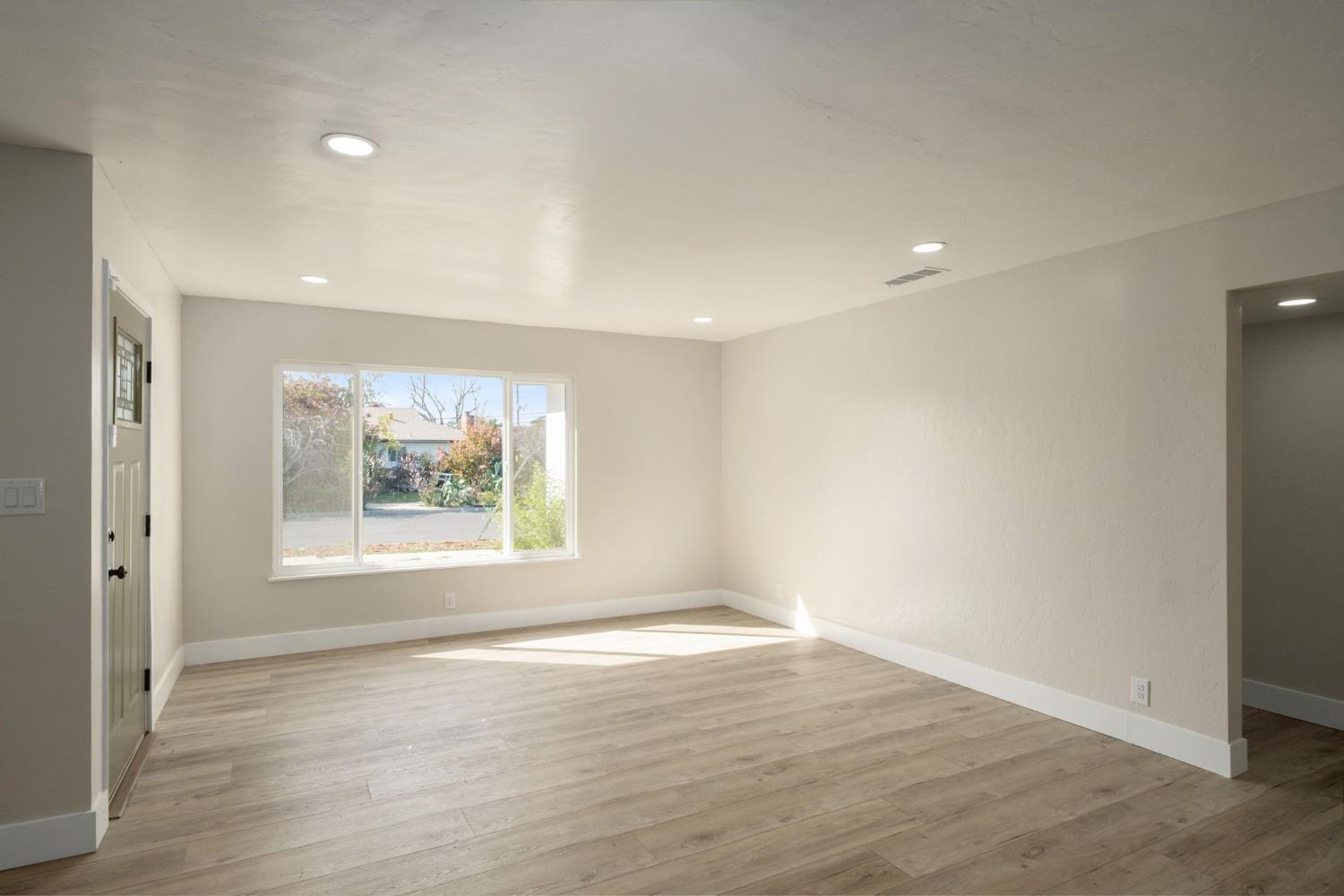 5186 N Callisch Ave, Fresno, CA 93710