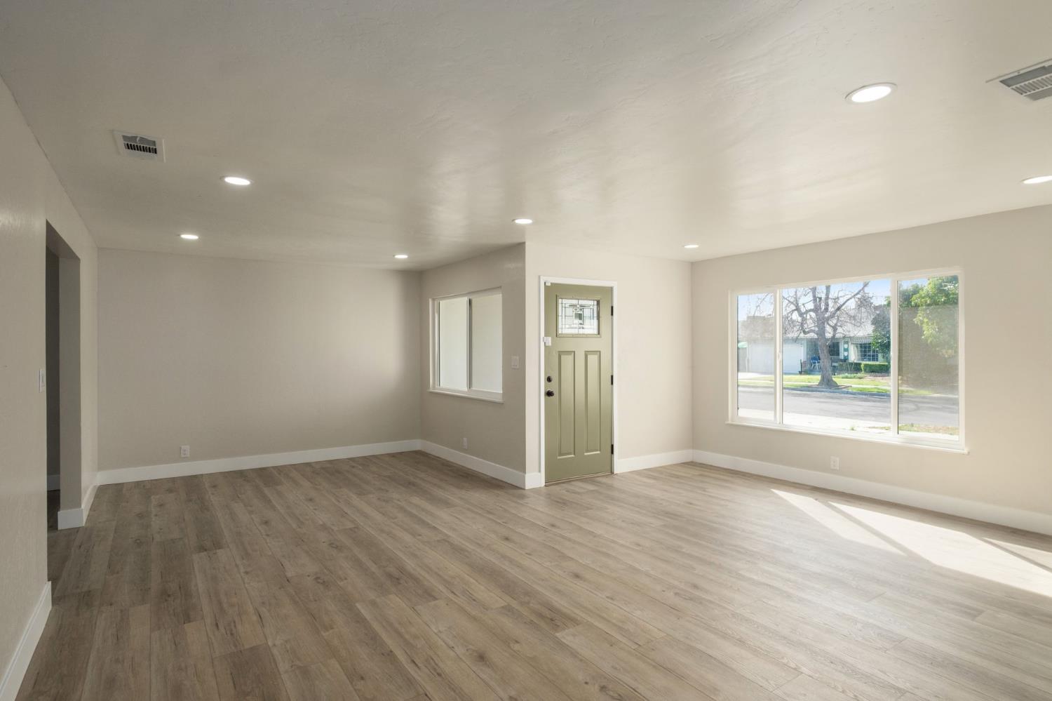 5186 N Callisch Ave, Fresno, CA 93710