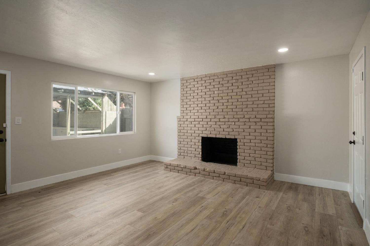 5186 N Callisch Ave, Fresno, CA 93710