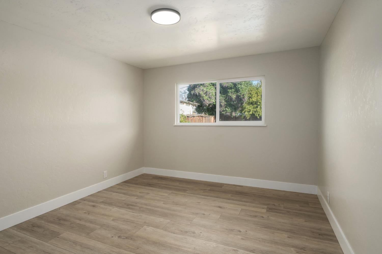 5186 N Callisch Ave, Fresno, CA 93710