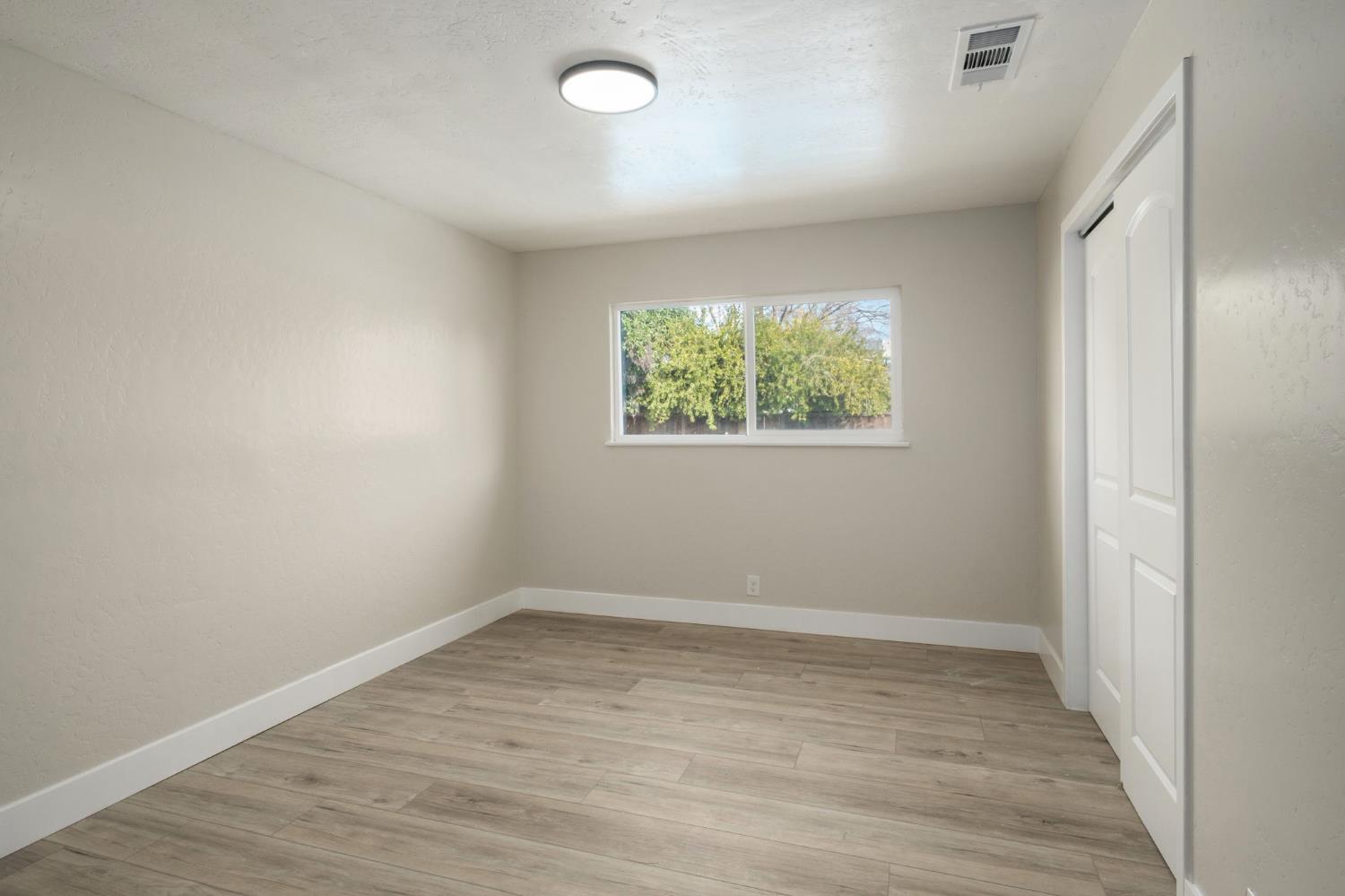 5186 N Callisch Ave, Fresno, CA 93710