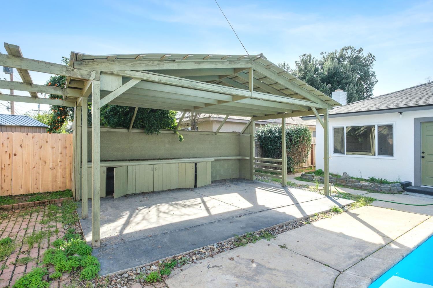 5186 N Callisch Ave, Fresno, CA 93710