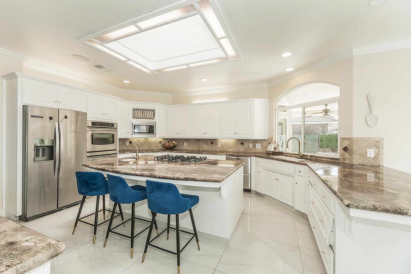 2888 Ashcroft Ave, Clovis, CA 93611