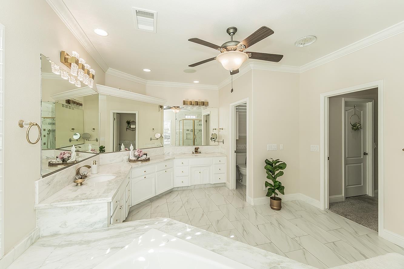 2888 Ashcroft Ave, Clovis, CA 93611