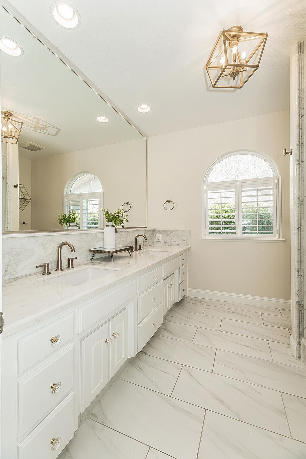 2888 Ashcroft Ave, Clovis, CA 93611