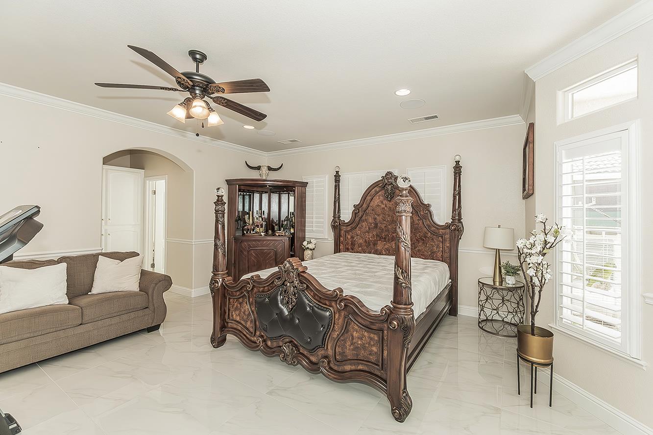 2888 Ashcroft Ave, Clovis, CA 93611