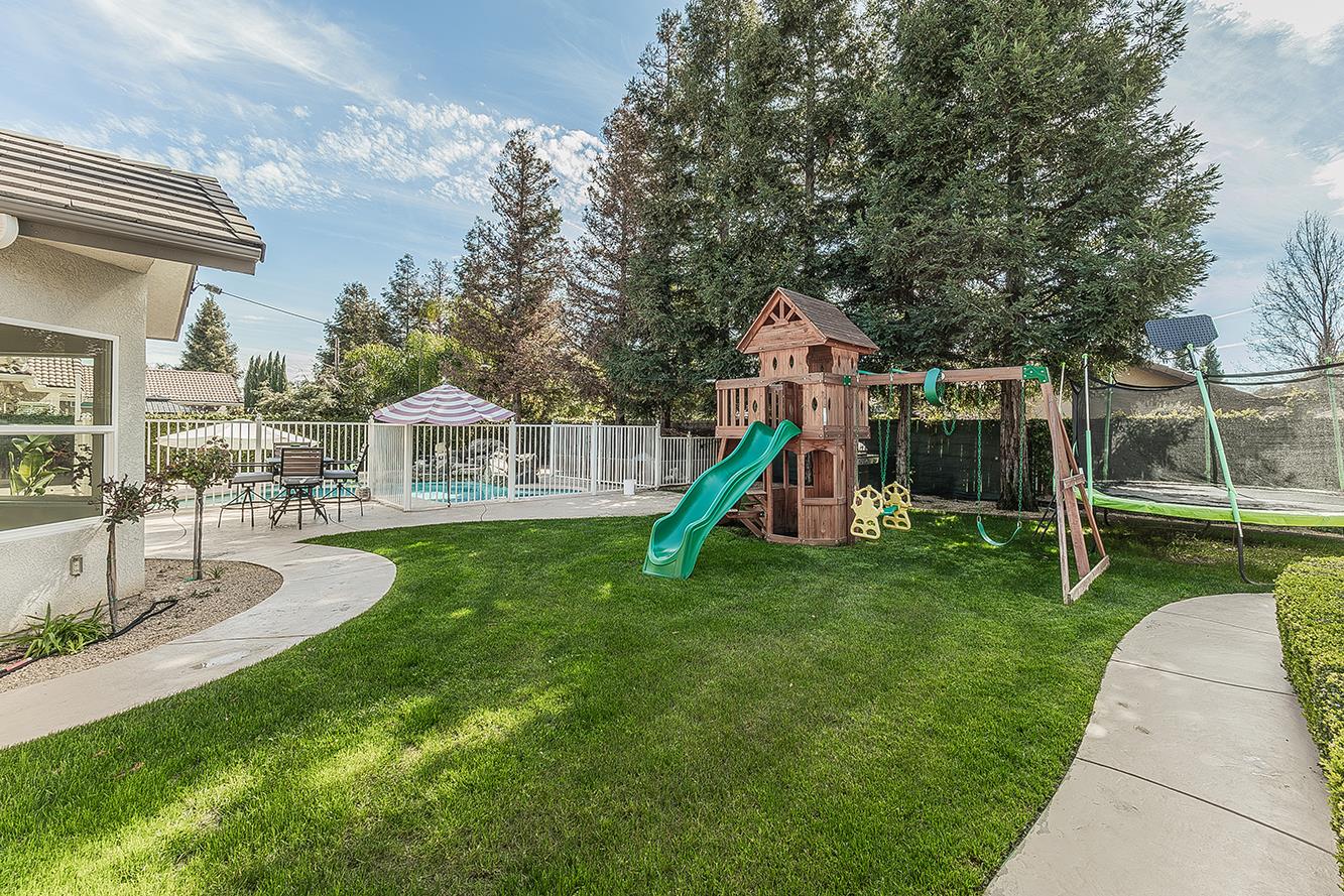 2888 Ashcroft Ave, Clovis, CA 93611