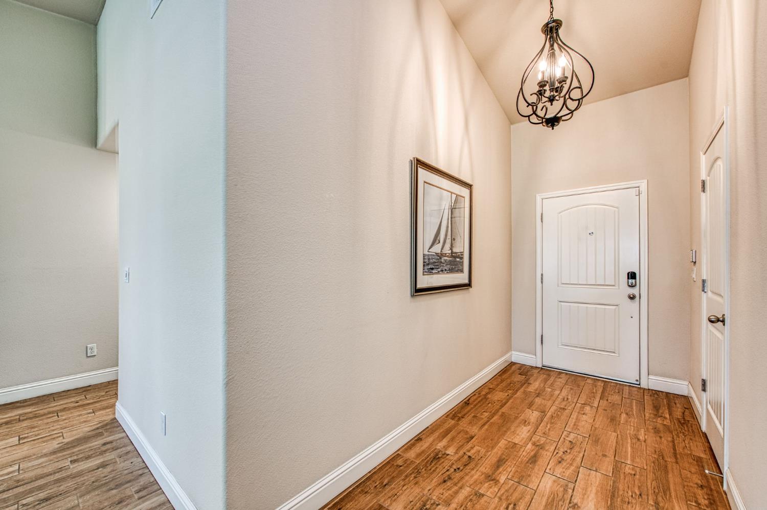 493 S Crescent Ln, Madera, CA 93636