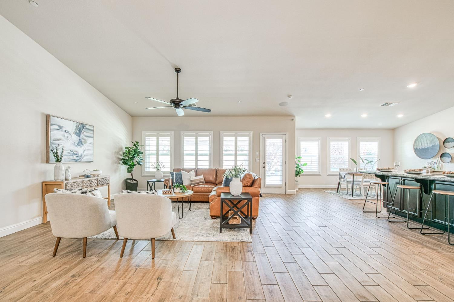 493 S Crescent Ln, Madera, CA 93636