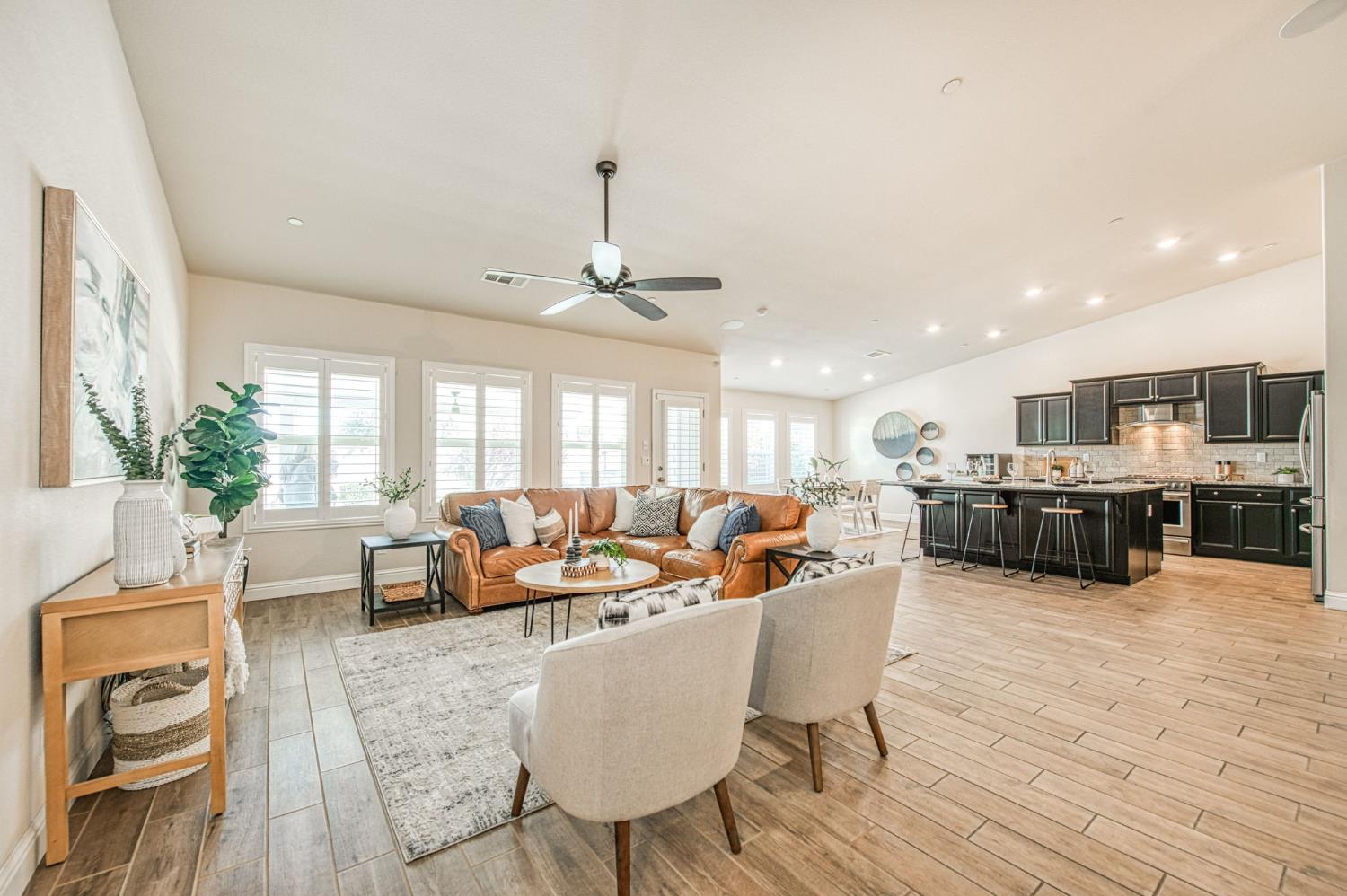 493 S Crescent Ln, Madera, CA 93636