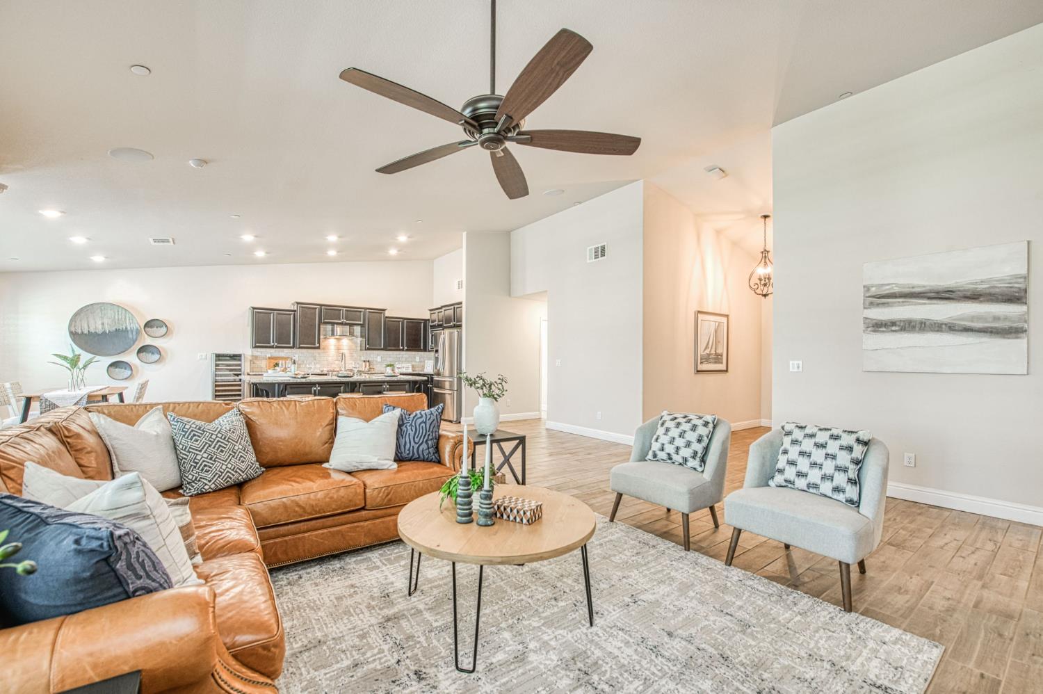 493 S Crescent Ln, Madera, CA 93636