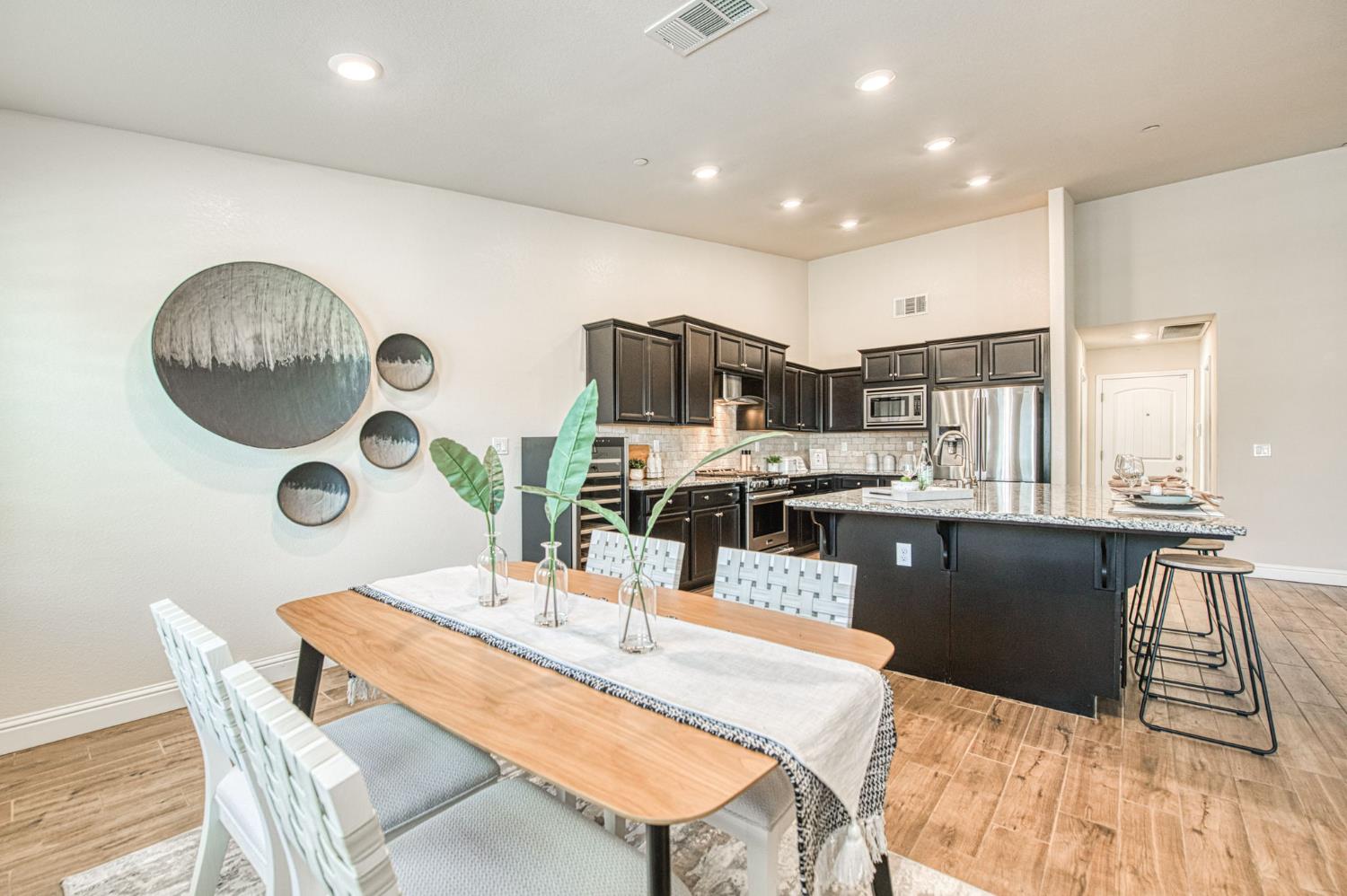 493 S Crescent Ln, Madera, CA 93636