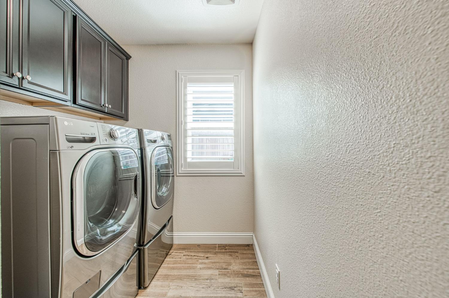 493 S Crescent Ln, Madera, CA 93636