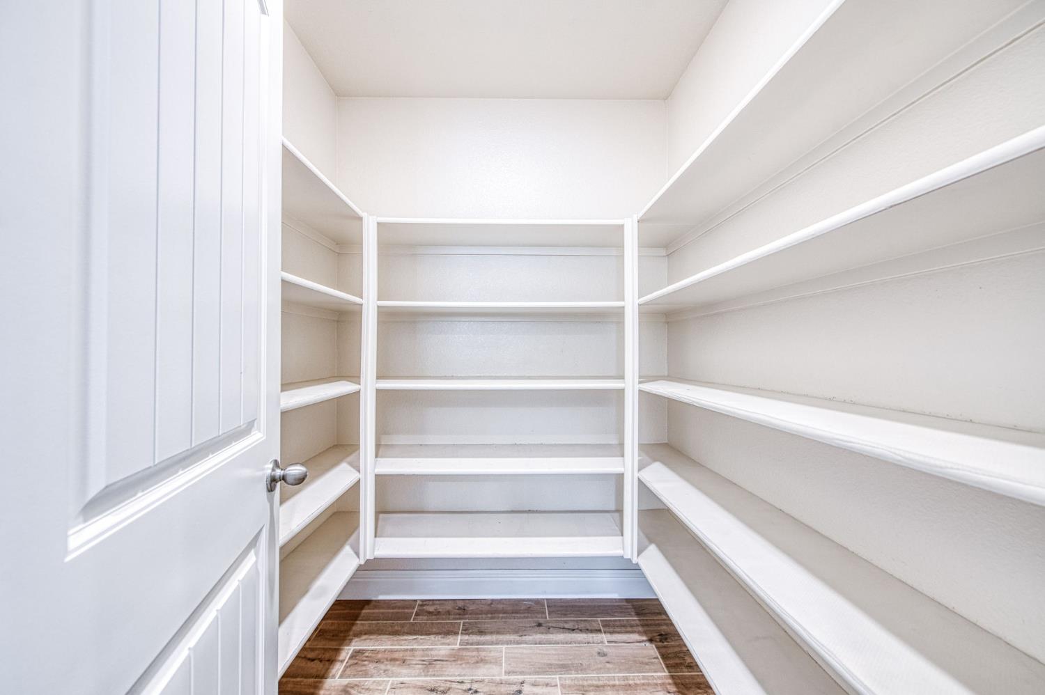 493 S Crescent Ln, Madera, CA 93636