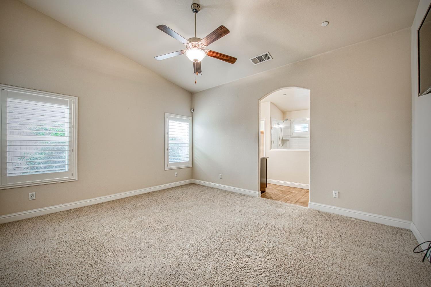 493 S Crescent Ln, Madera, CA 93636