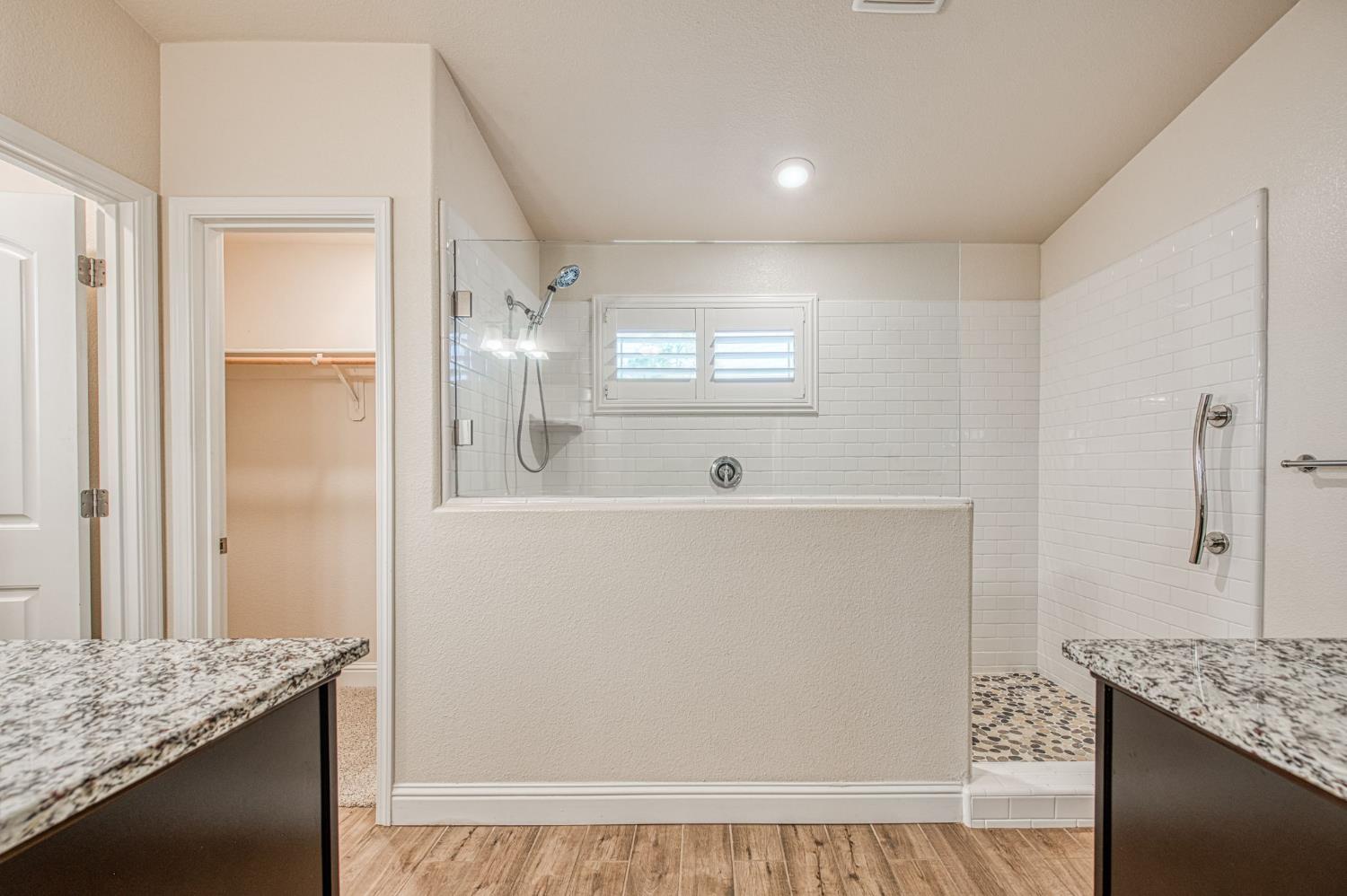 493 S Crescent Ln, Madera, CA 93636