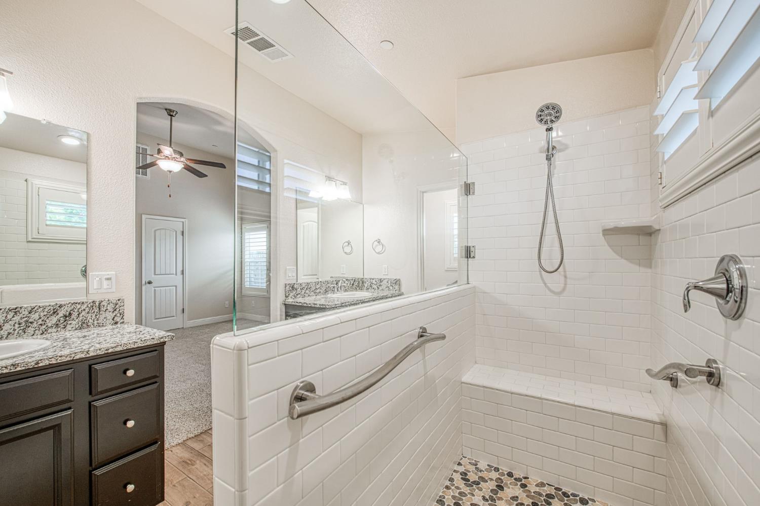 493 S Crescent Ln, Madera, CA 93636