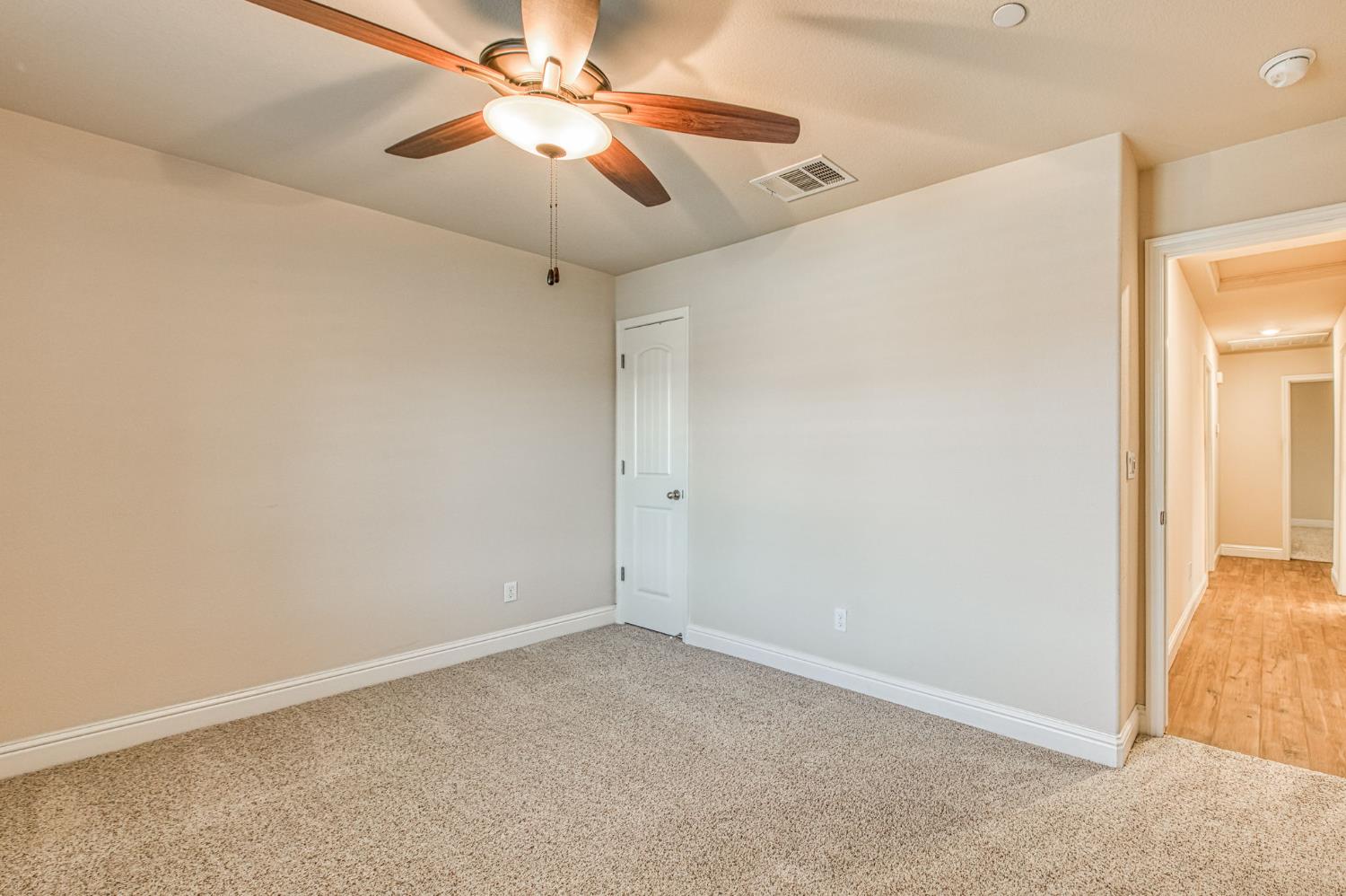 493 S Crescent Ln, Madera, CA 93636