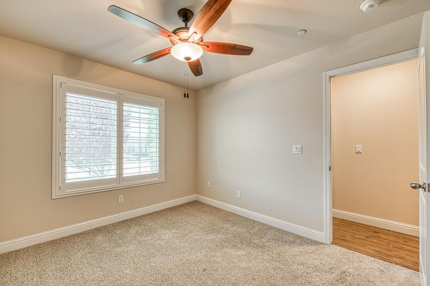 493 S Crescent Ln, Madera, CA 93636