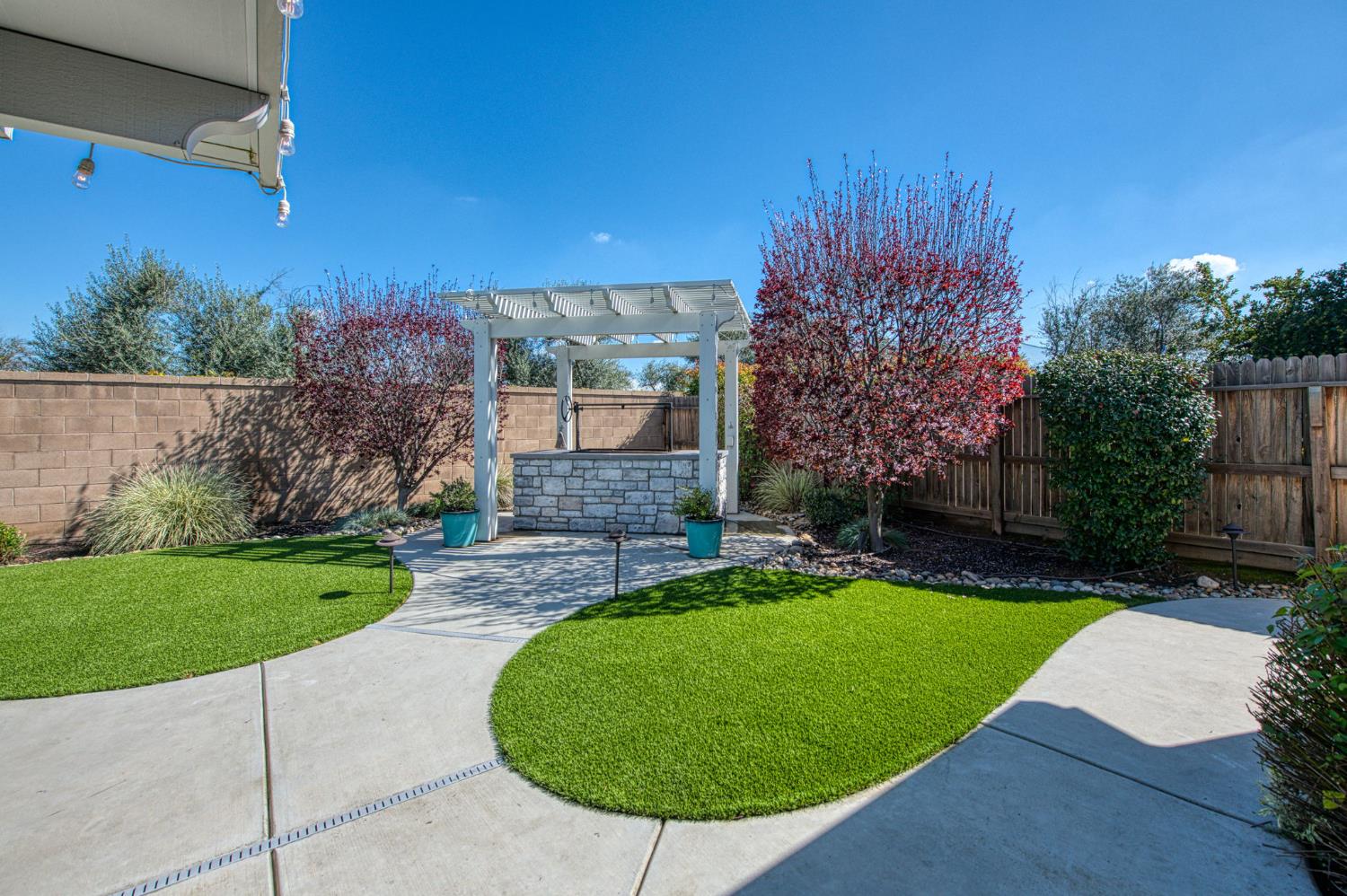 493 S Crescent Ln, Madera, CA 93636