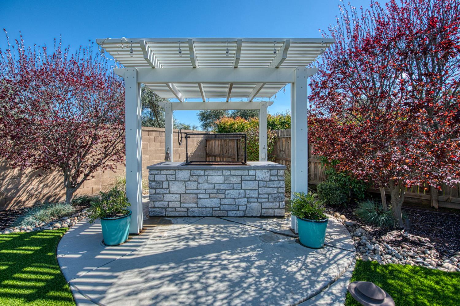 493 S Crescent Ln, Madera, CA 93636