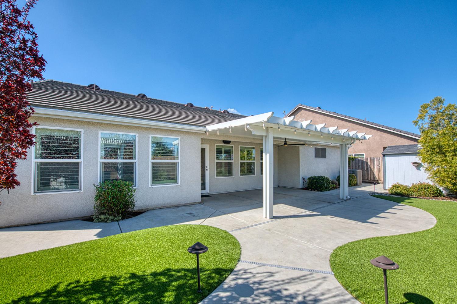 493 S Crescent Ln, Madera, CA 93636