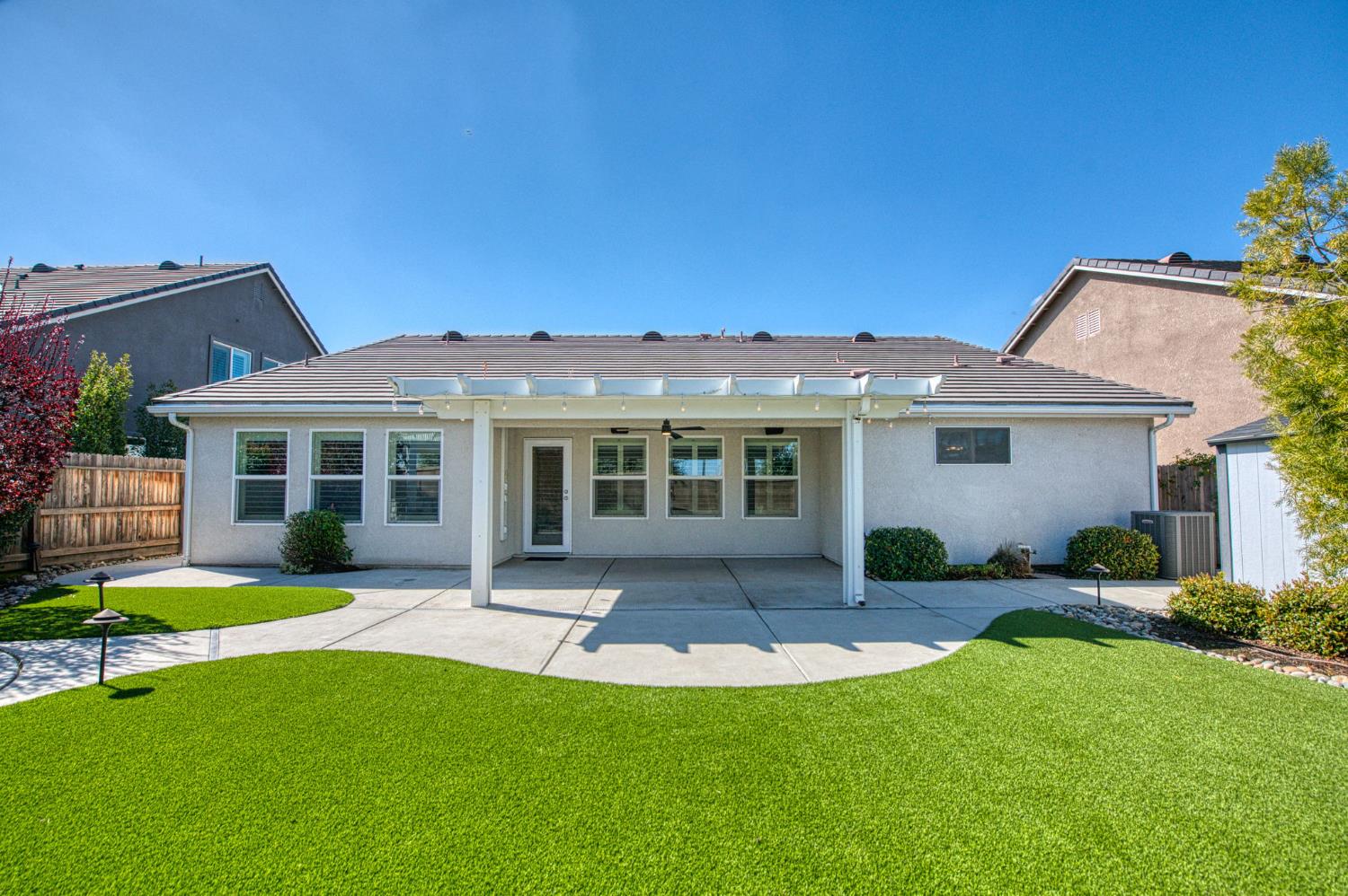 493 S Crescent Ln, Madera, CA 93636