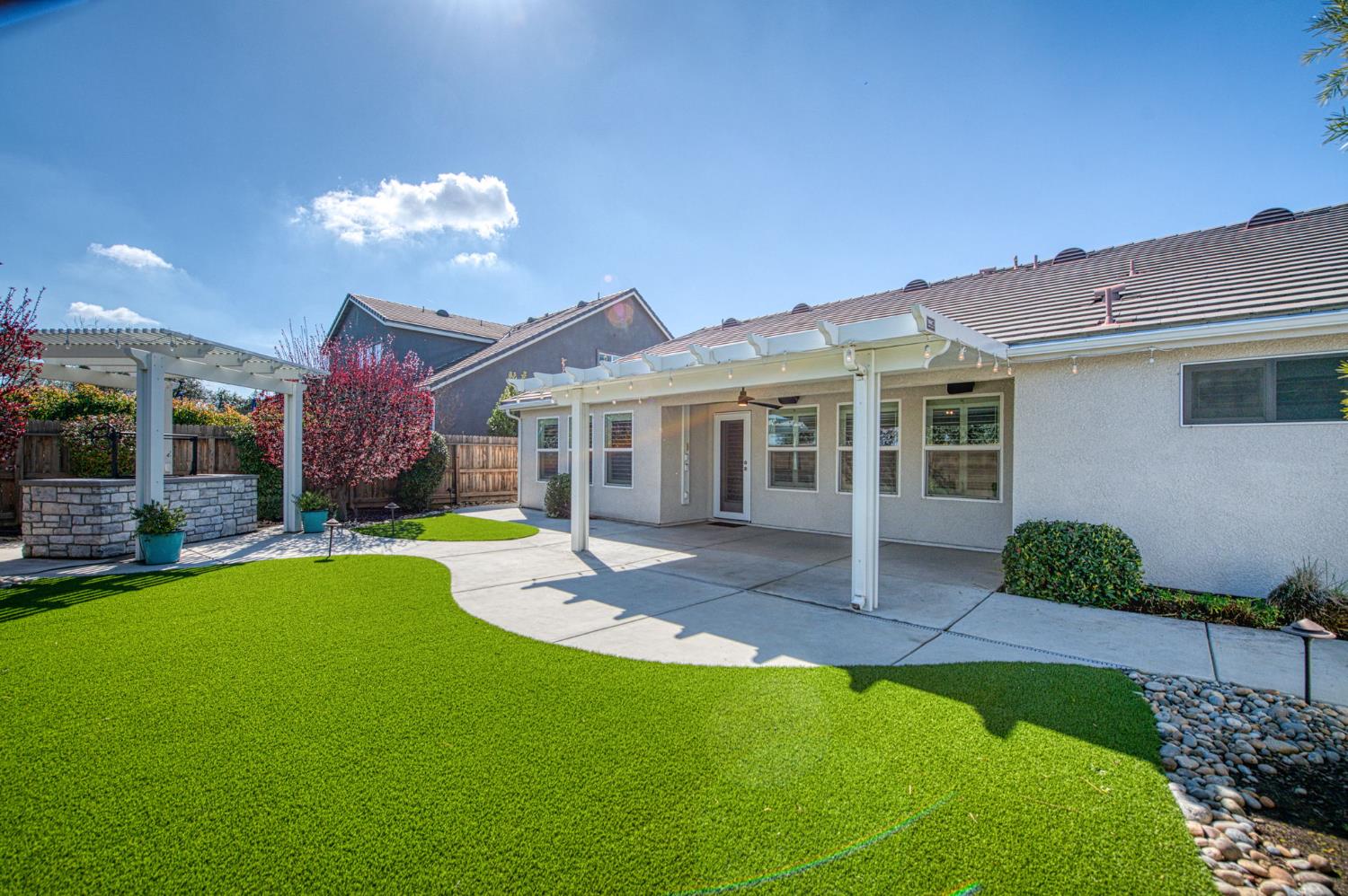 493 S Crescent Ln, Madera, CA 93636